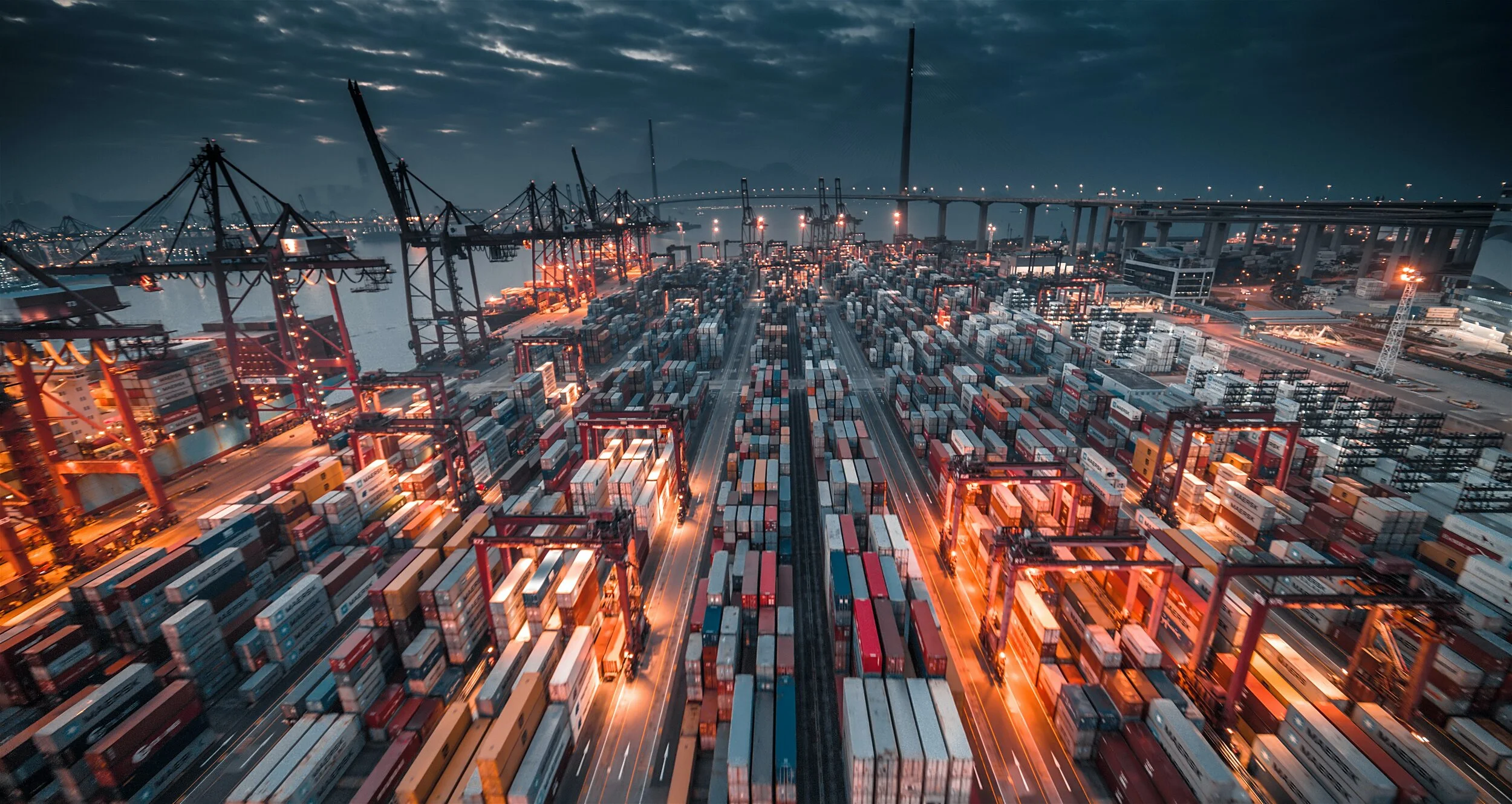 Dual-sourcing strategy for procurement